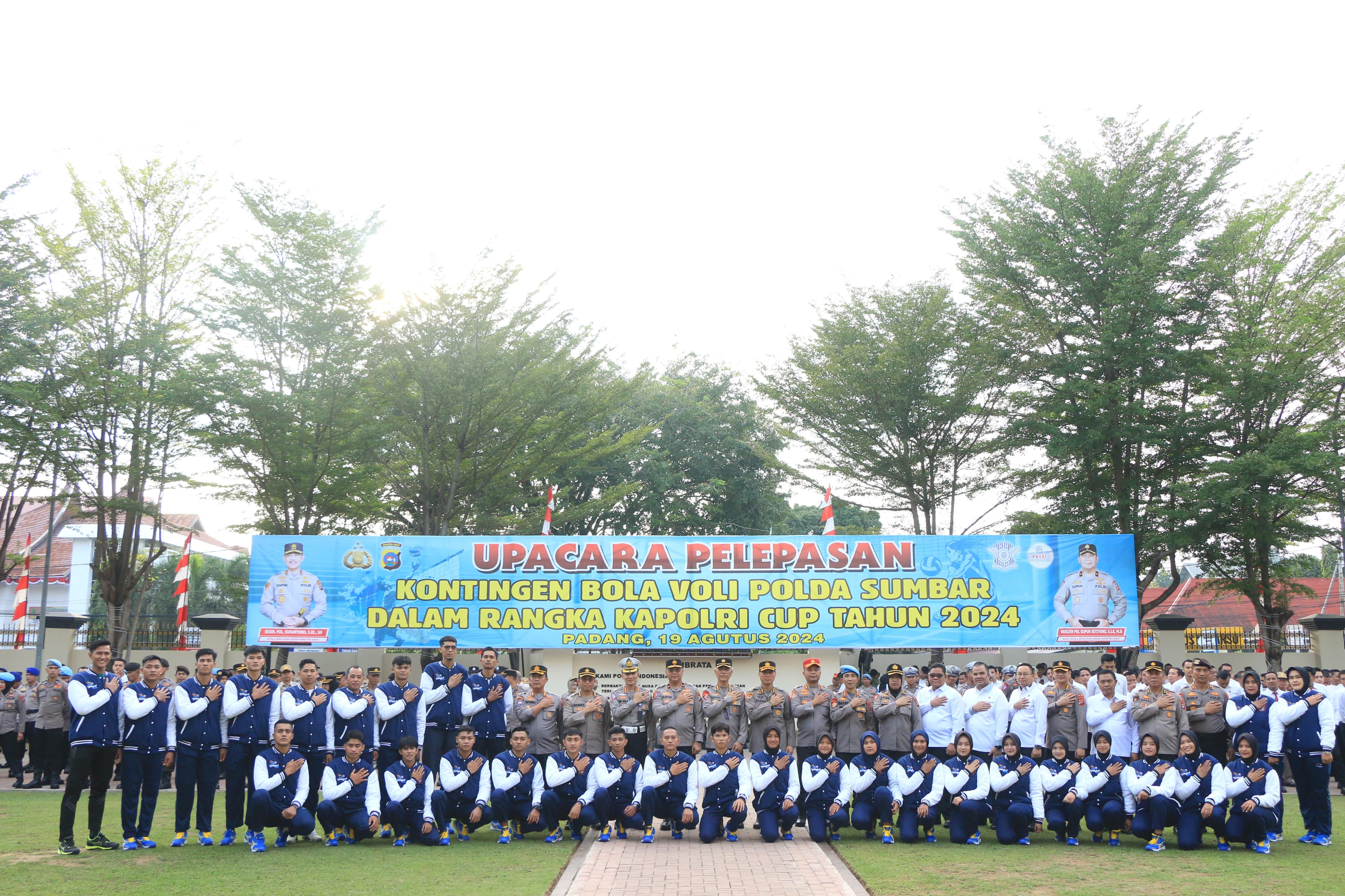Wakapolda Sumbar Pimpin Upacara Pelepasan Kontingen Bola Voli Kapolri Cup 2024 di Pekanbaru