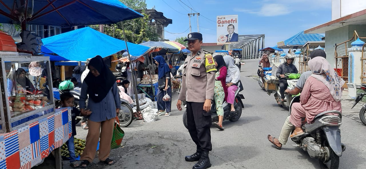 Bhabinkamtibmas Sambangi Pasar Tradisional Sasak Guna Ciptakan Harkamtibmas Yang Kondusif