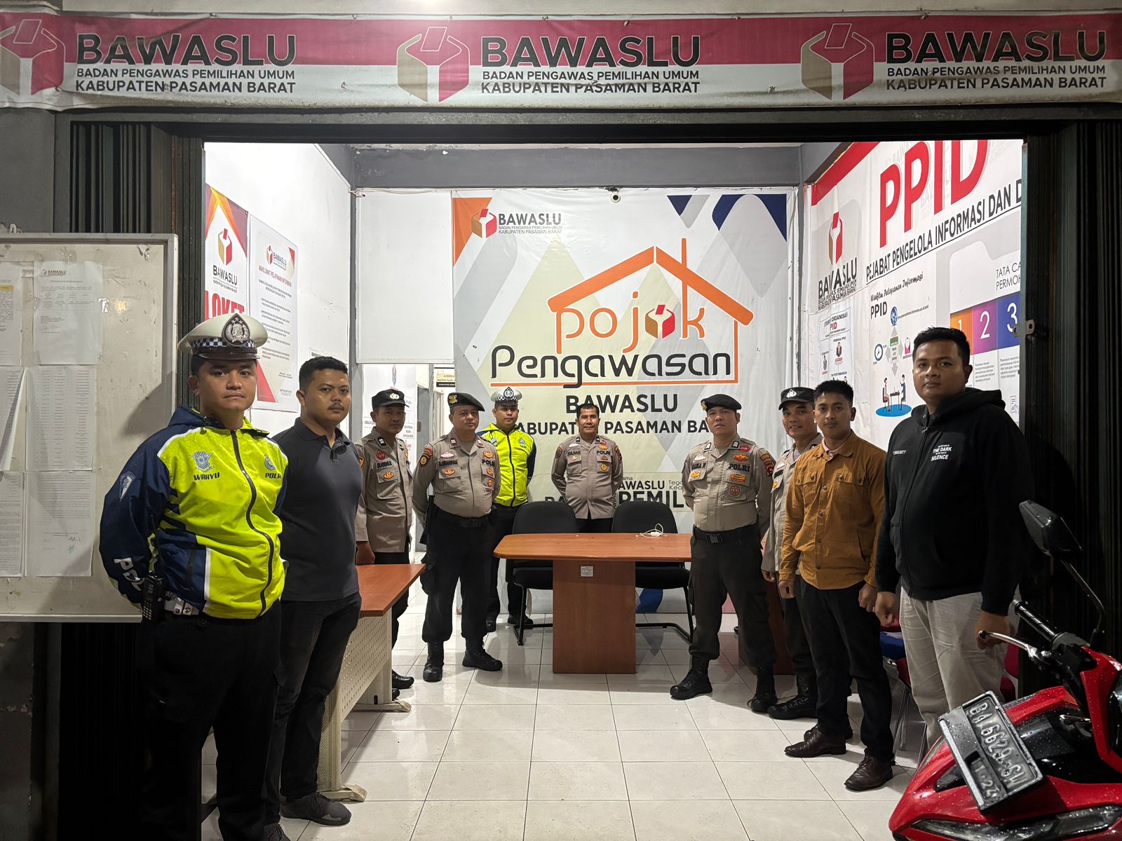 Jamin Pilkada Aman Dan Kondusif, Polres Pasaman Barat Tingkatkan Patroli dan Penjagaan di Kantor KPU dan Bawaslu