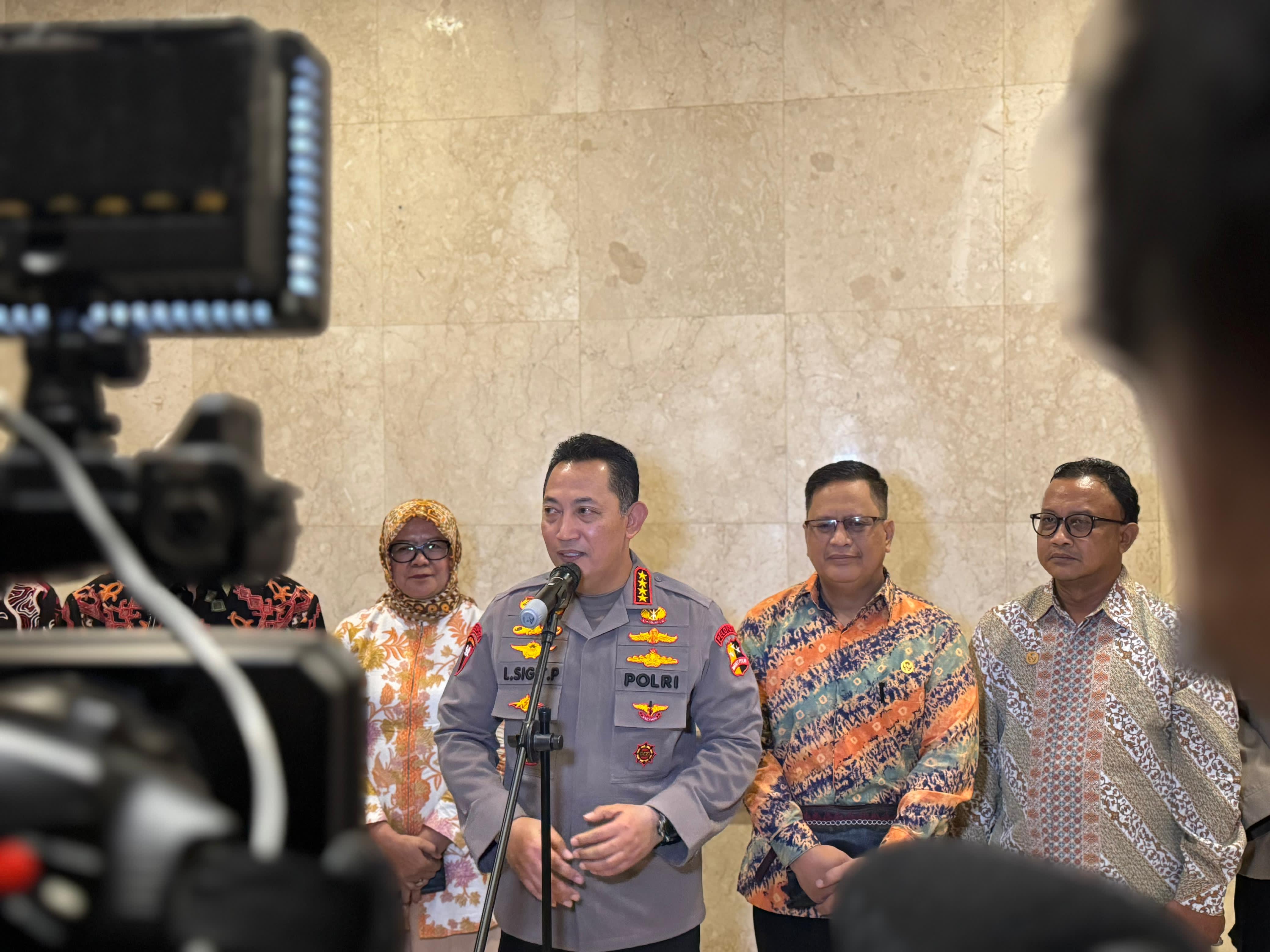 Kapolri Apresiasi Dedikasi Kompolnas 2020-2024, Sambut Hangat Komisioner Kompolnas 2024-2028