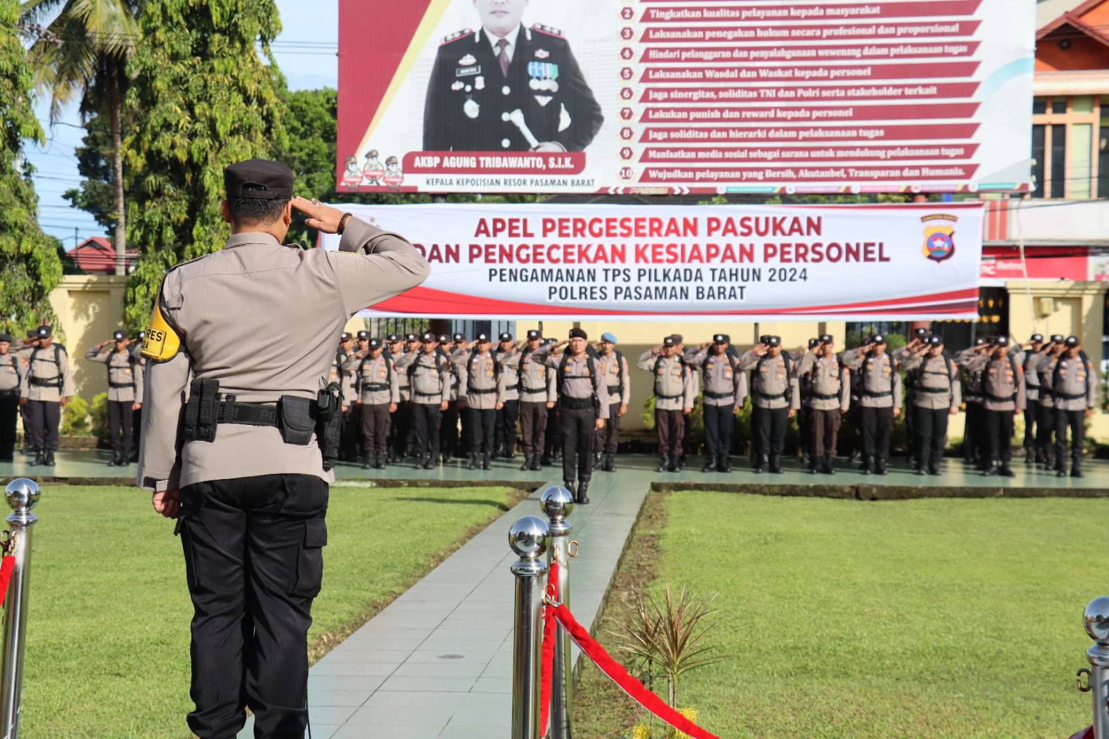 Polres Pasaman Barat Gelar Apel Pergeseran dan Kesiapan Pasukan Dalam Pengamanan Pilkada Serentak 2024