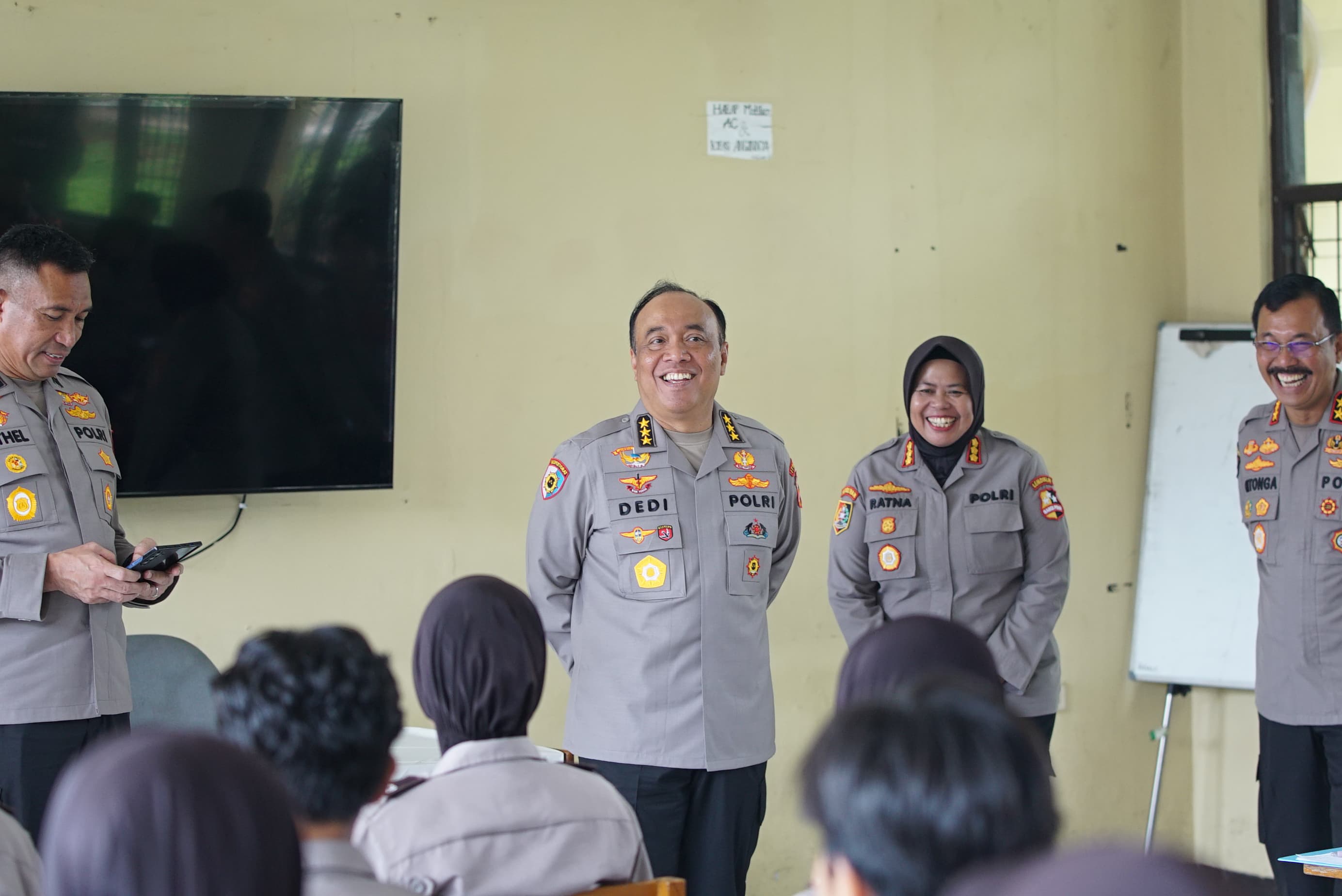 Kunjungi Diktuba di Sepolwan, Irwasum Polri Ingatkan Calon Polwan Terus Kembangkan Potensi