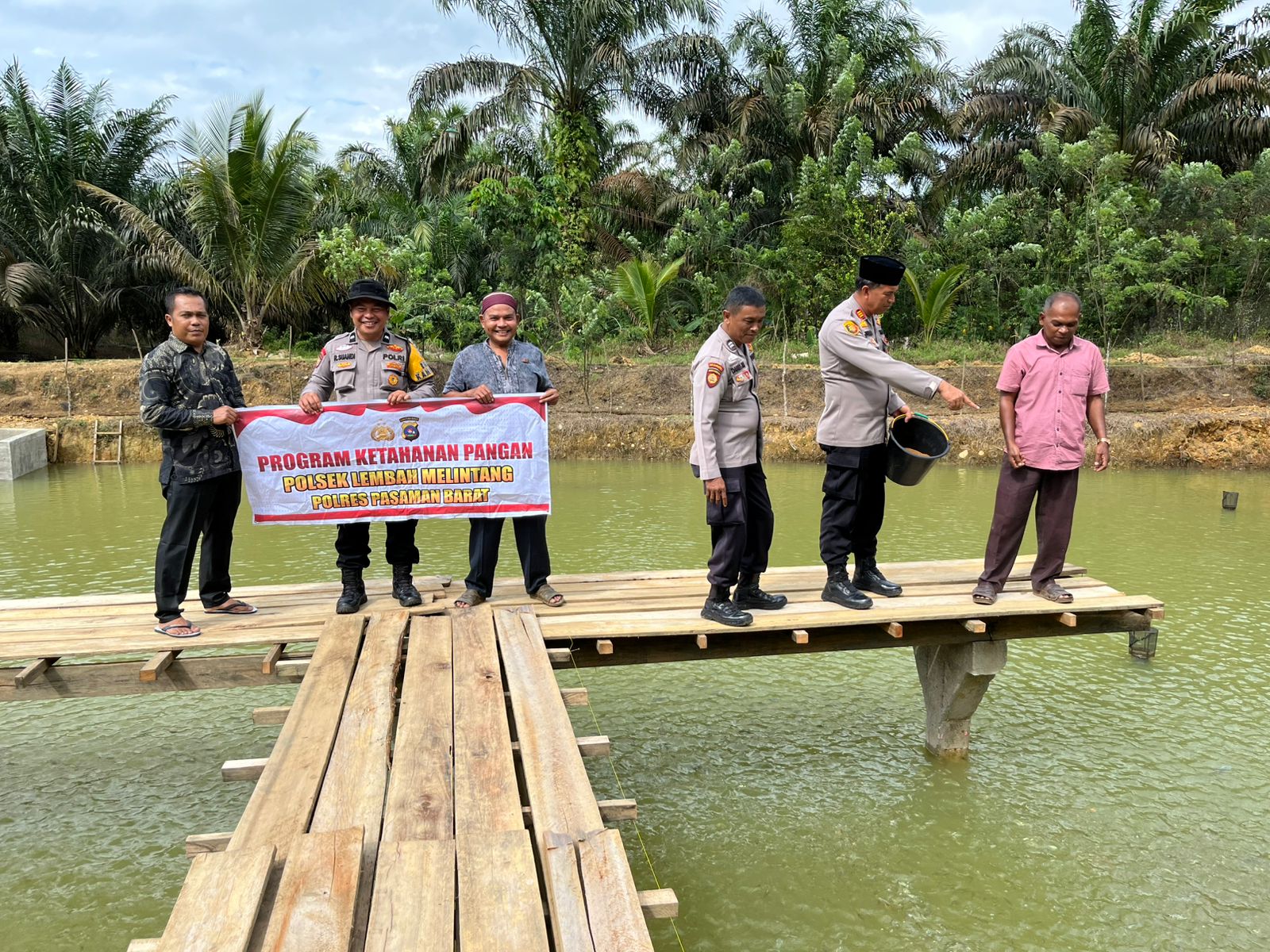 Polsek Lembah Melintang Lakukan Pendampingan Kelompok Budi Daya Pengembangan Ikan Air Tawar
