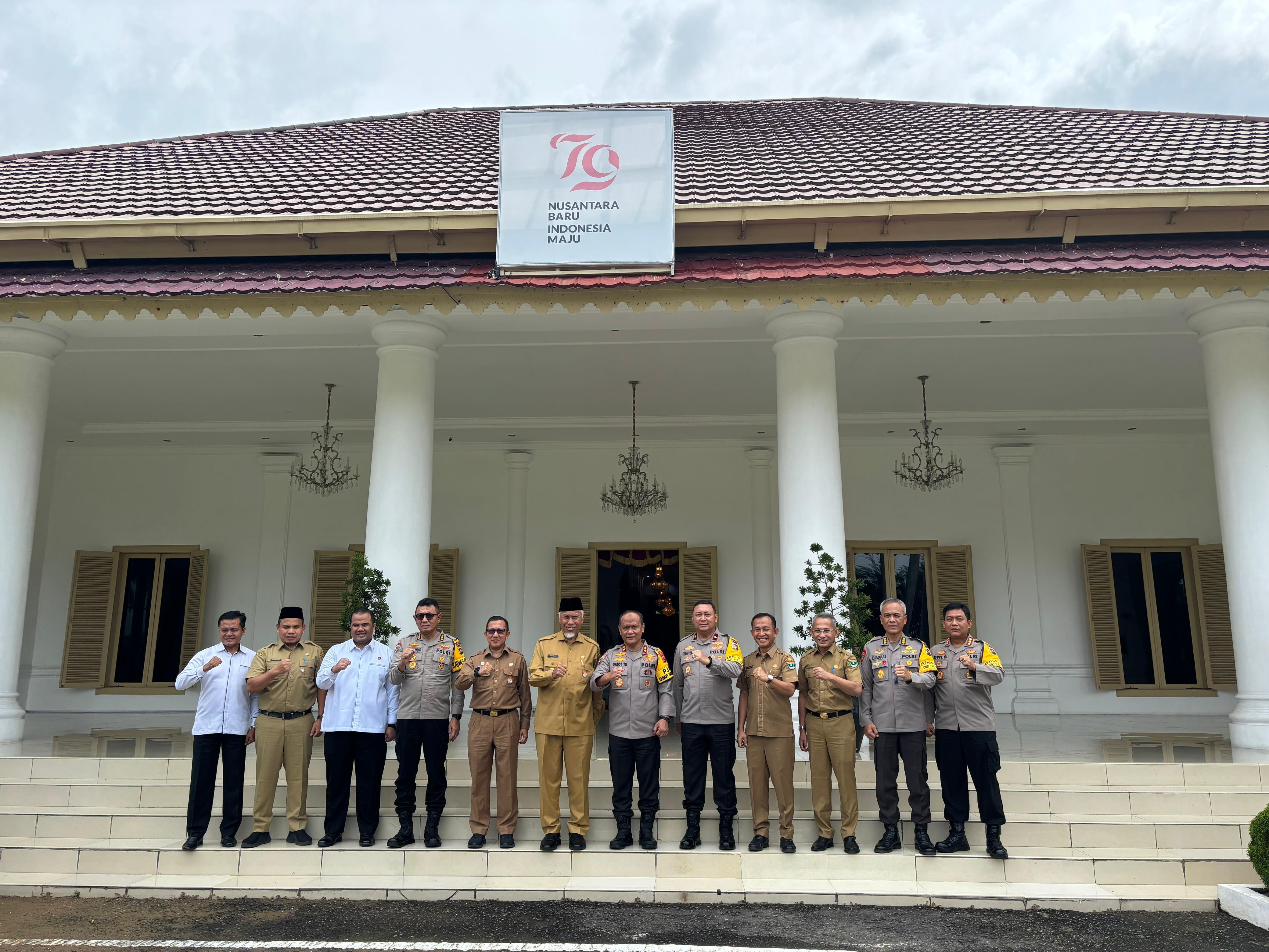 Jalin Sinergitas, Kapolda Sumbar Lakukan Kunjungan Silaturrahim dengan Gubernur