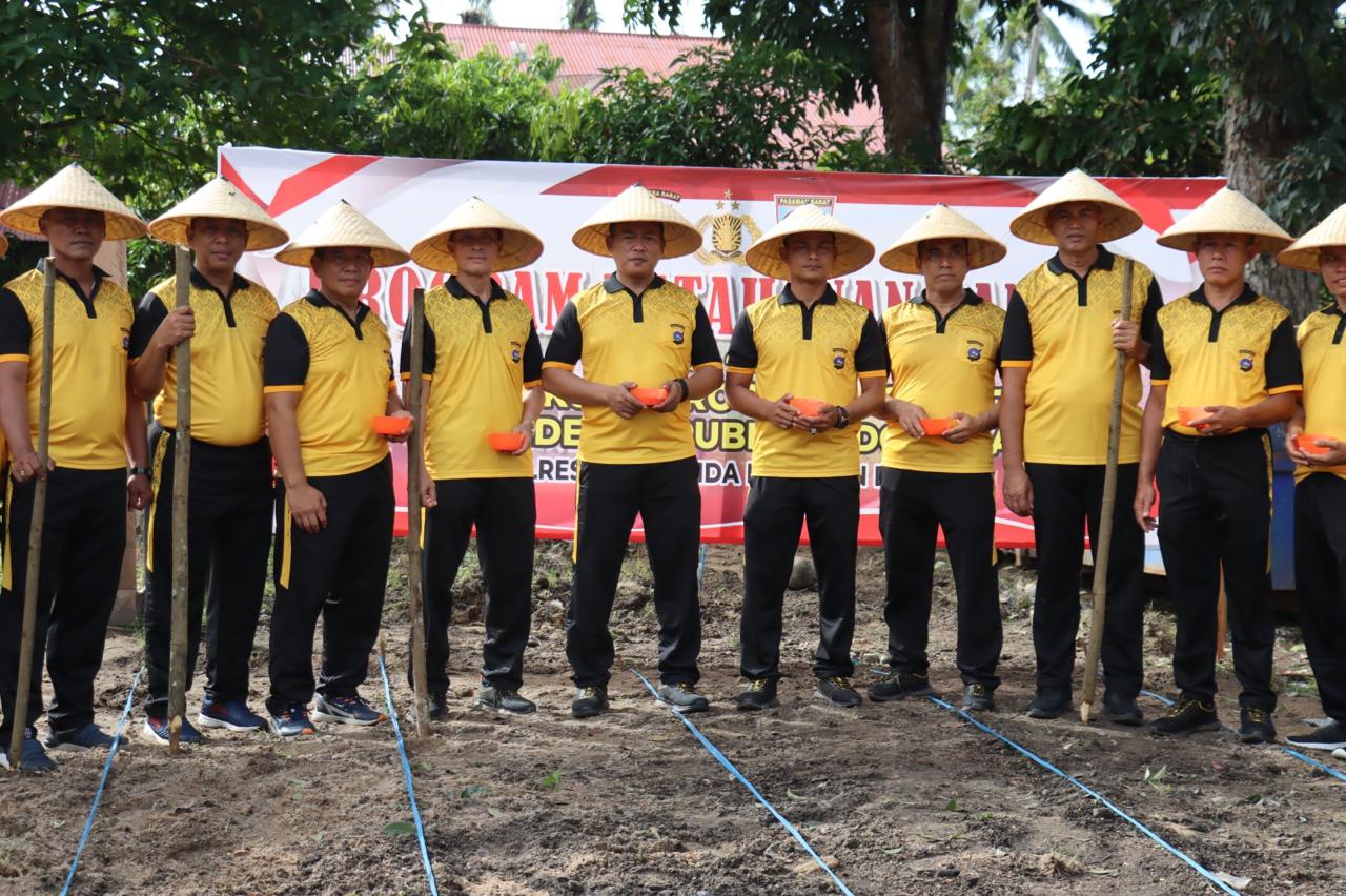 Manfaatkan Lahan Kosong dan Pencapaian Target Swasembada Pangan, Polres Pasaman Barat Gelar Penanaman Benih Jagung