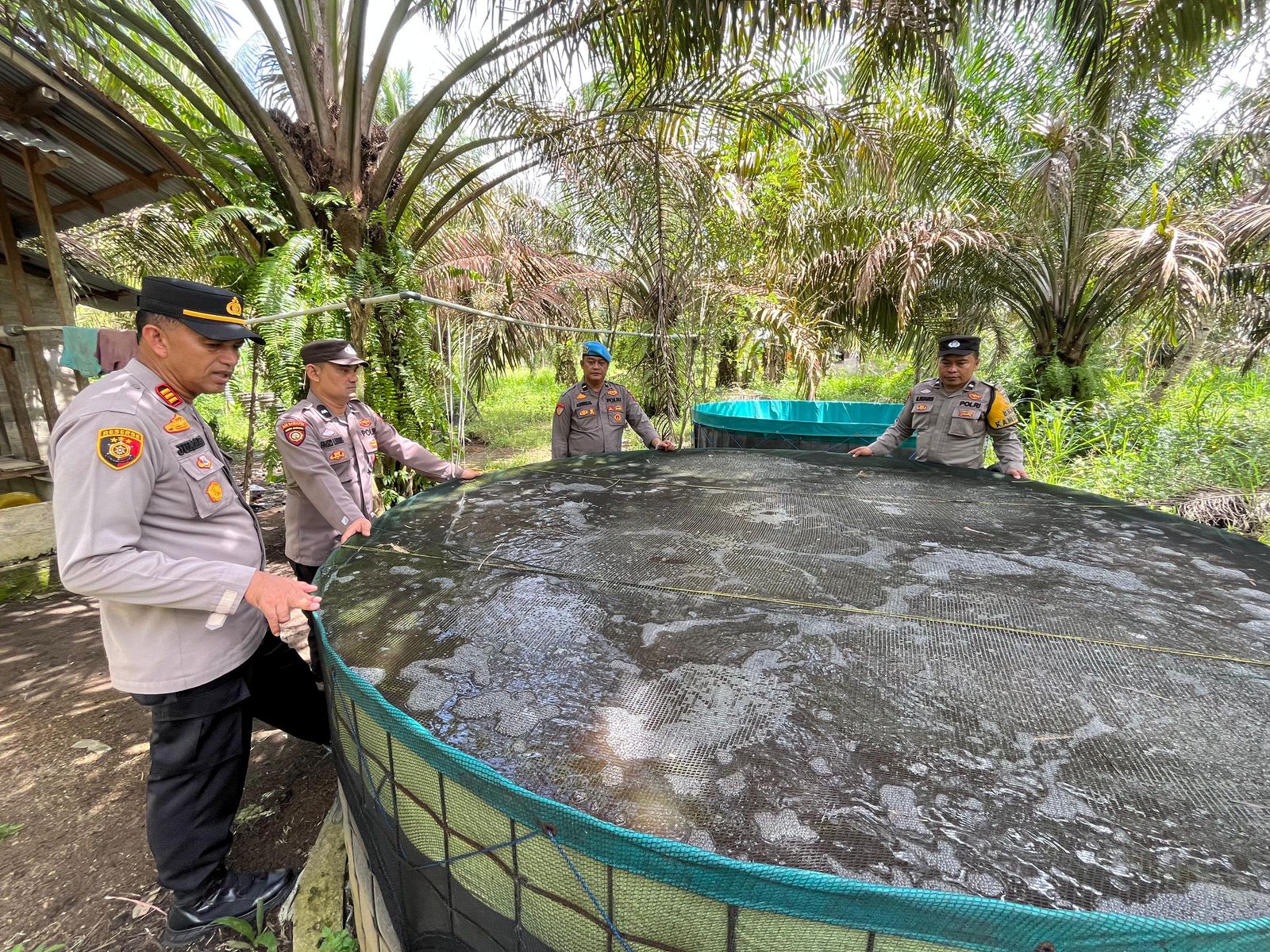 Polsek Lembah Melintang Jalin Komunikasi dan Bimbingan Kepada Kelompok Peternak Ikan Air Tawar di Koto Sawah Pasaman Barat