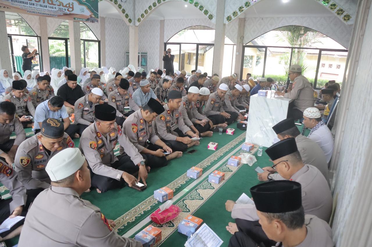 Polres Pasaman Barat Memperingati Isra Mi'raj Nabi Muhammad SAW 27 Rajab 1446 H/2025 M di Mushala Sabullus Salam