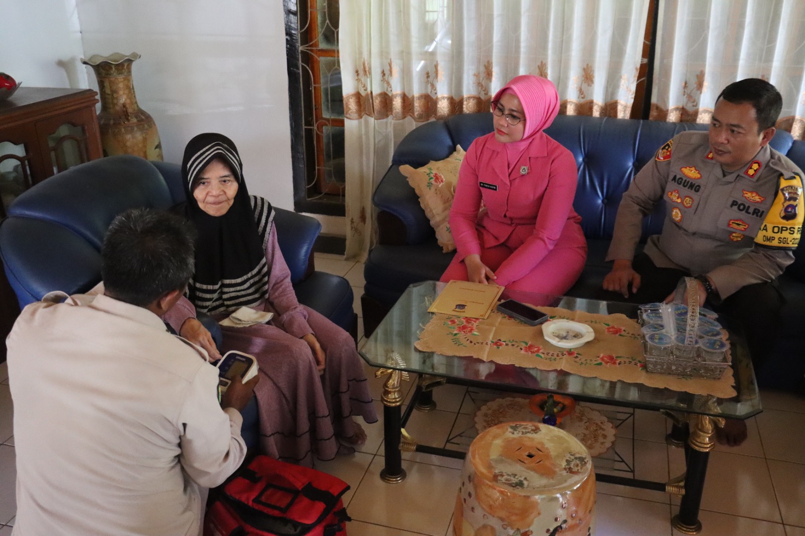 Kapolres Pasaman Barat Laksanakan Giat Bakti Sosial Bersama Bhayangkari Peduli