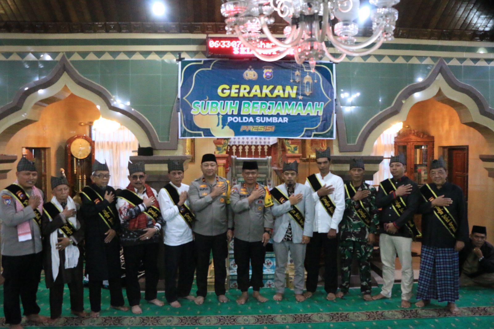Gerakan Subuh Berjemaah (GSB), Kapolda Sumbar Galakkan Kehadiran Polisi di Masjid-Masjid