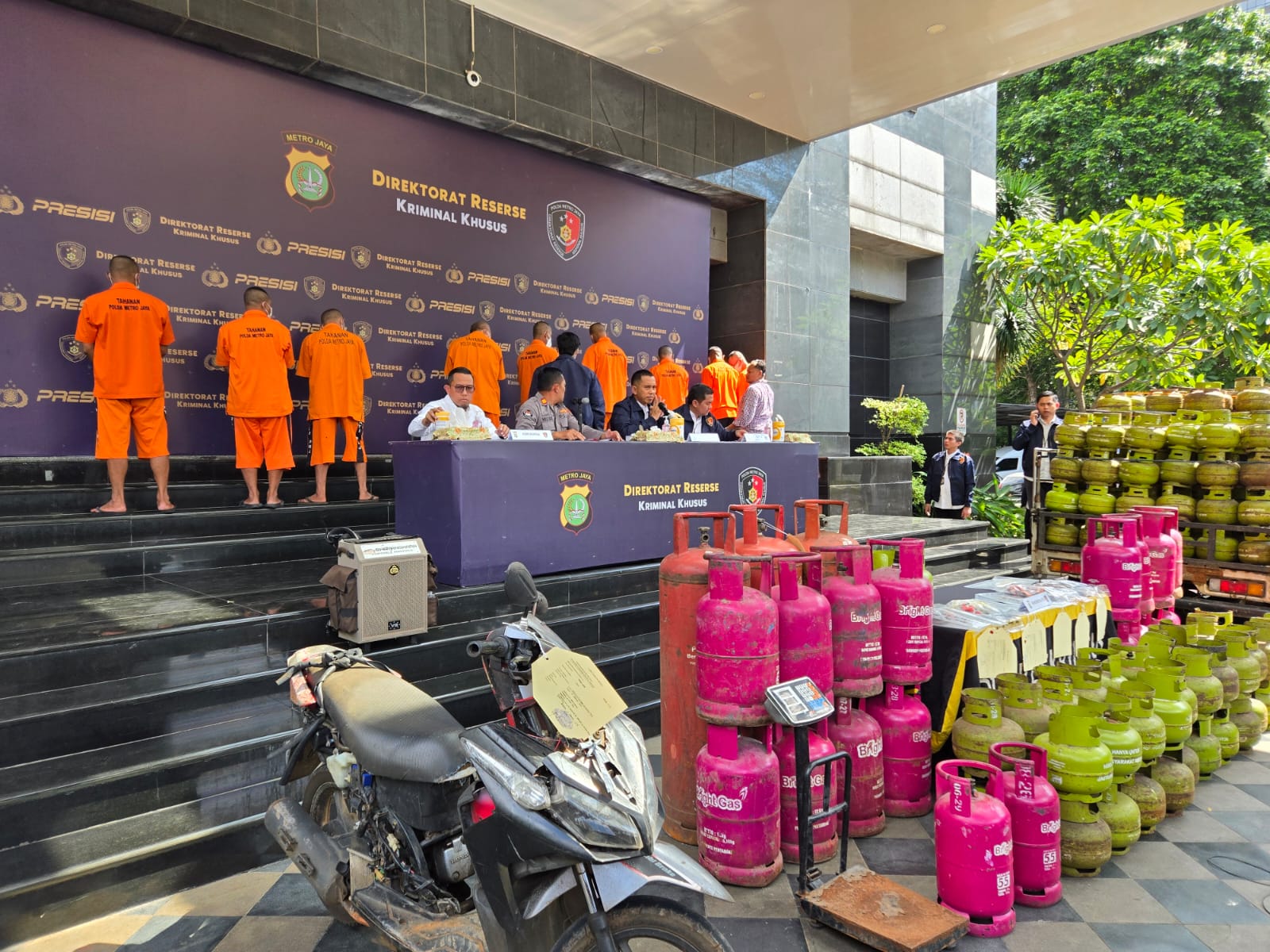 Polisi Ungkap Kasus Pengoplosan Gas Elpiji di Bekasi dan Jakarta