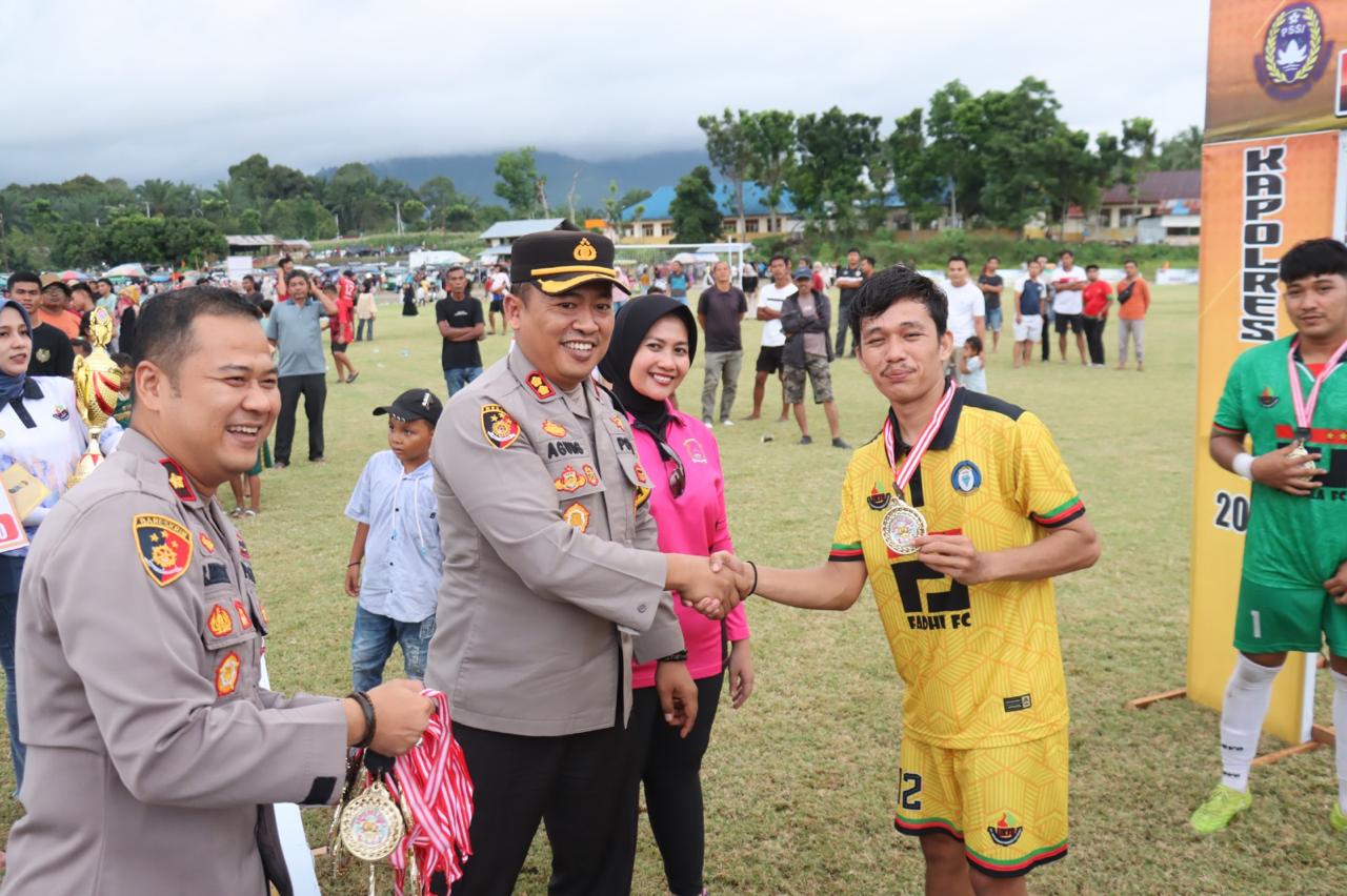 Kapolres Pasaman Barat Tutup Secara Resmi Open Turnamen Sepak Bola Kapolres Cup I 2025