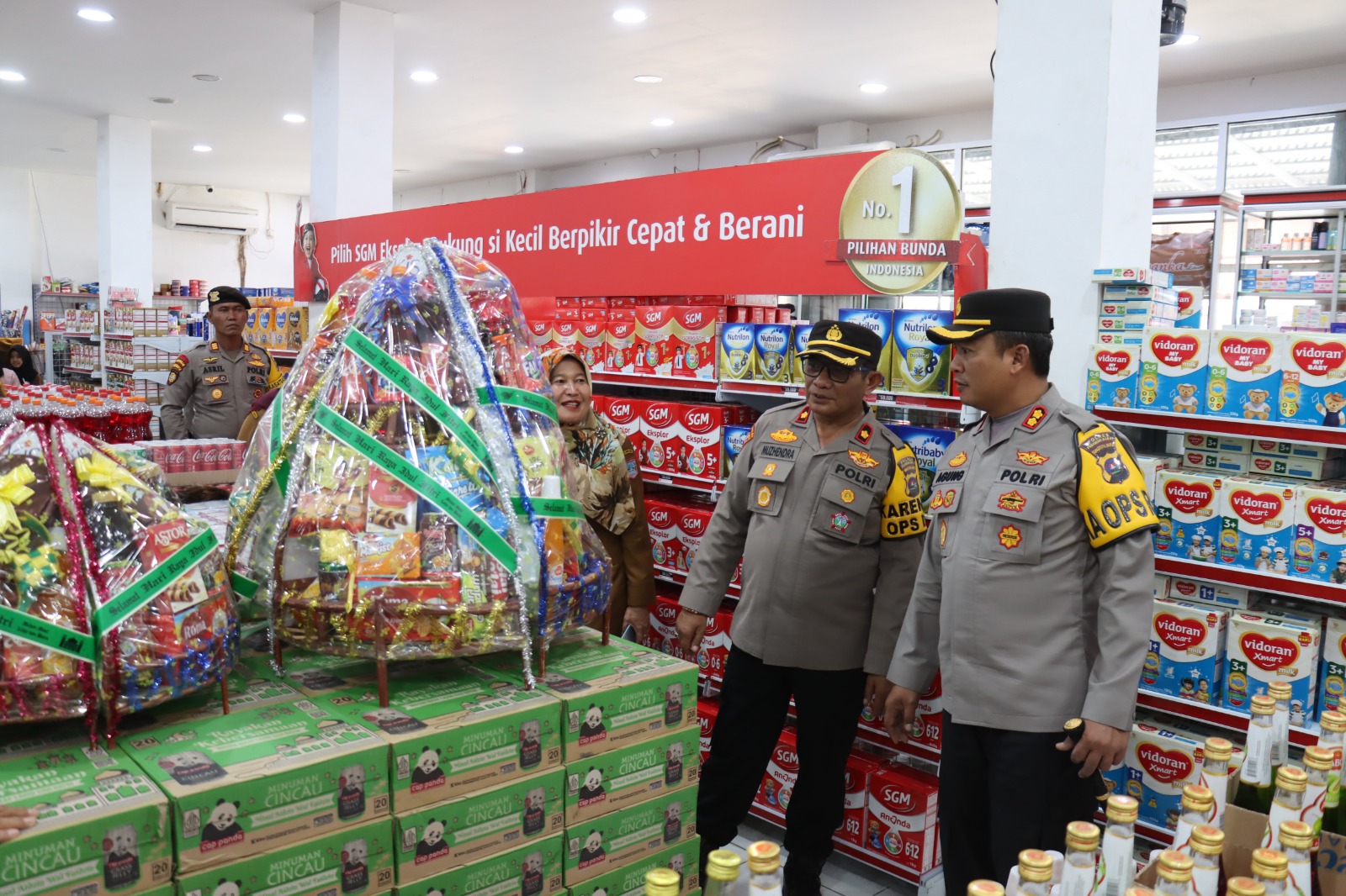 Pastikan Stok Sembako Aman, Kapolres Pasaman Barat Bersama Dinas Terkait, Sidak Beberapa Swalayan Dan Grosir Beras