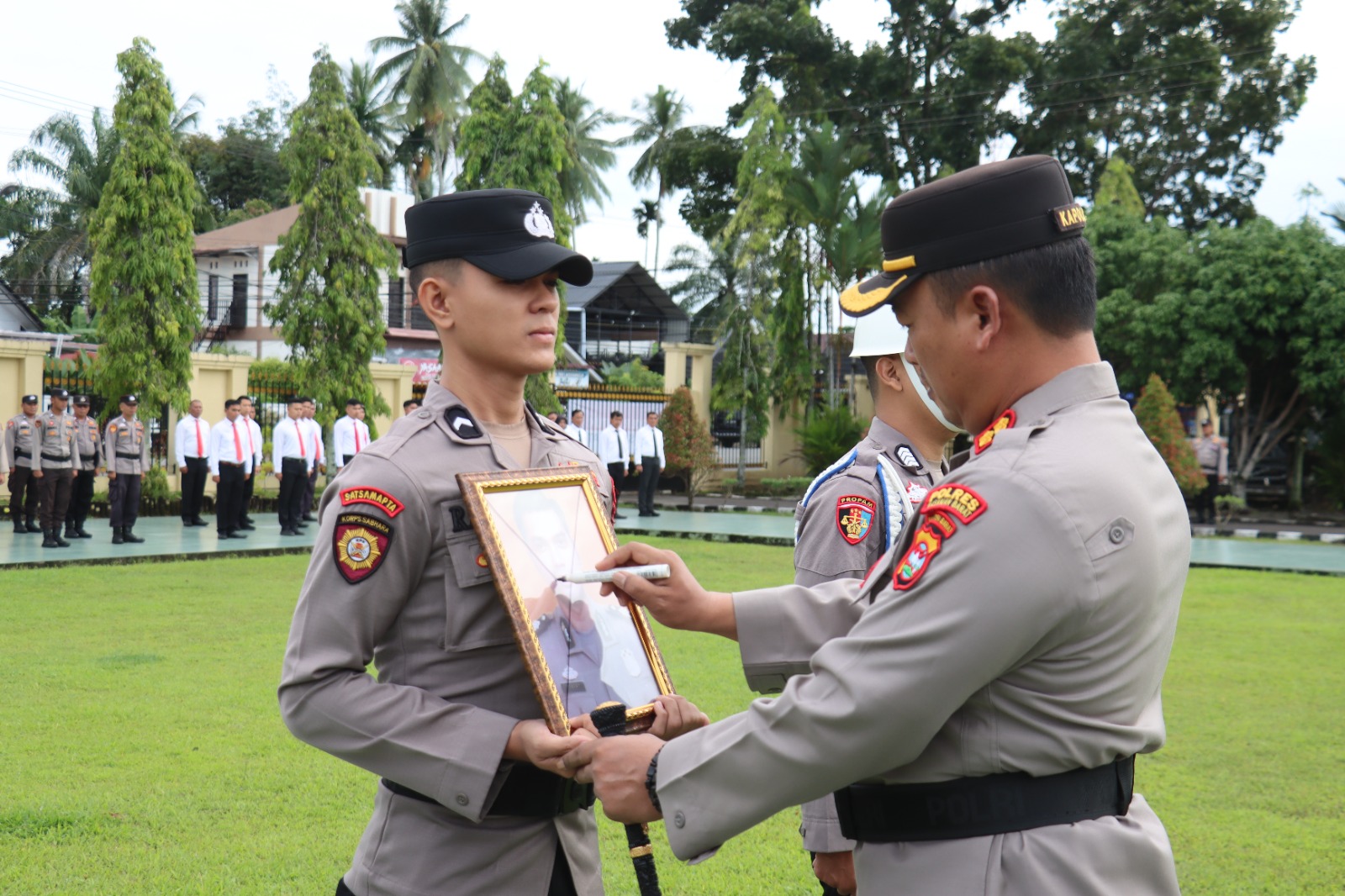 Kapolres Pasaman Barat Pimpin Upacara PTDH Terhadap Personel Yang Melakukan Pelanggaran Kode Etik