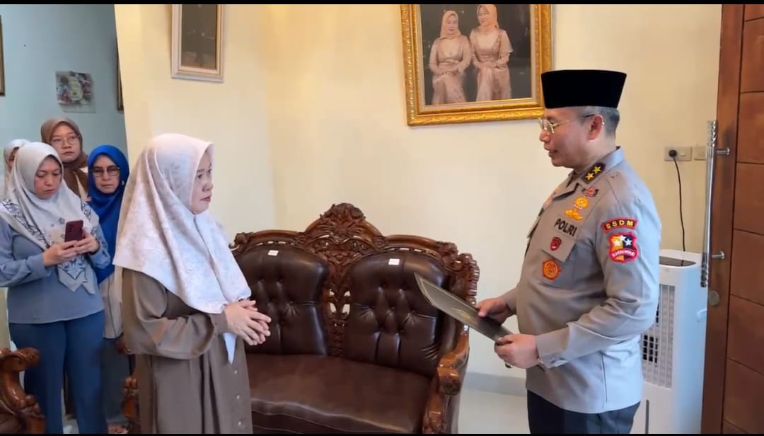 Kapolri Berikan Penghargaan Rekpro Bintara ke Daffa, Sepupu Almarhum Briptu Ghalib