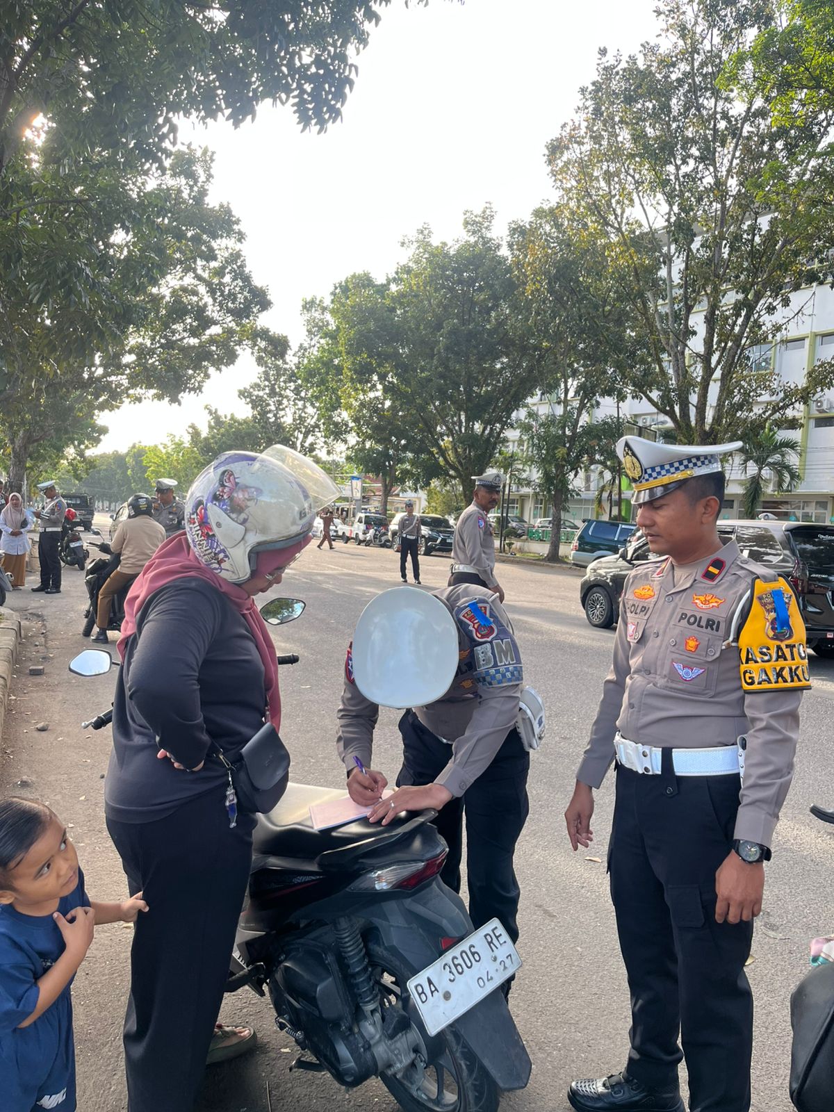 Hari ke-9 Operasi Patuh Singgalang 2025, Satlantas Polres Pasaman Barat Tindak Puluhan Pelanggaran Lalu Lintas